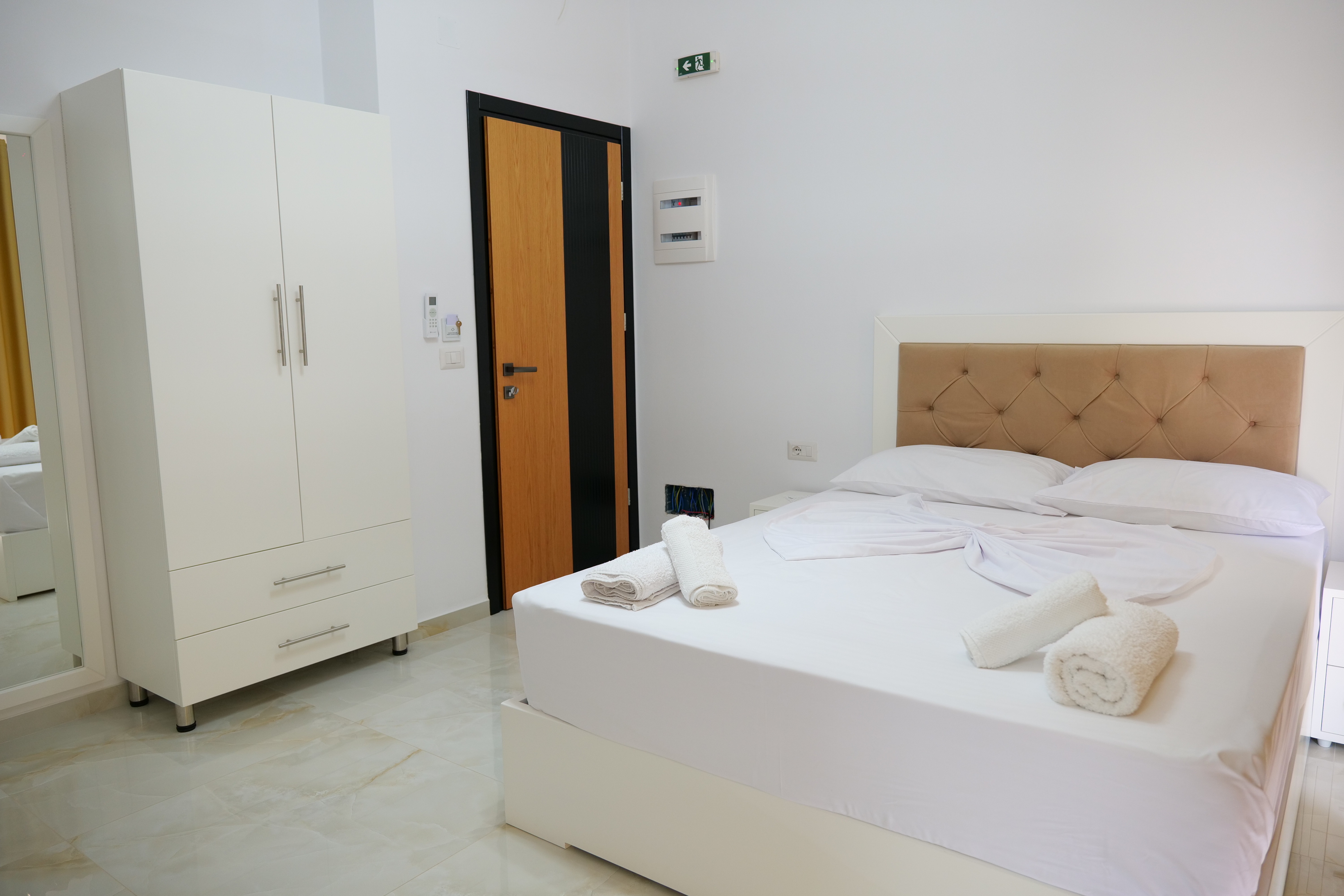 room-img